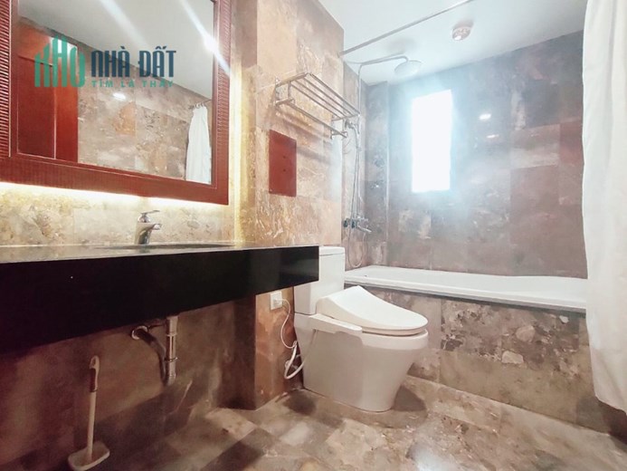 Cần bán nhanh nhà mặt phố Lê Quang Đạo, Nam Từ Liêm dt 77m, 5 tầng mới đẹp, mt 8,5m, giá chào 25 tỷ.
