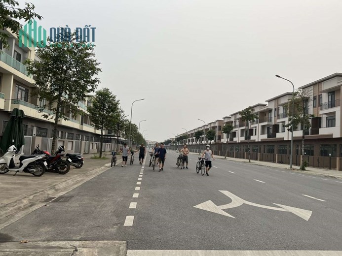 Bán nhanh căn shophouse trục 26m tuyến phố đi bộ Khu ĐT Centa Vsip giá rẻ hơn thị trường hơn 1 tỷ
