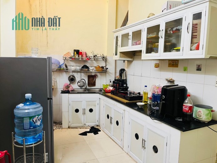 Chủ gửi bán căn nhà gần bệnh viện Hồng Đức P10
-- Diện tích : Ngang 4m dài 13.5m sổ cn đủ 54m2
--