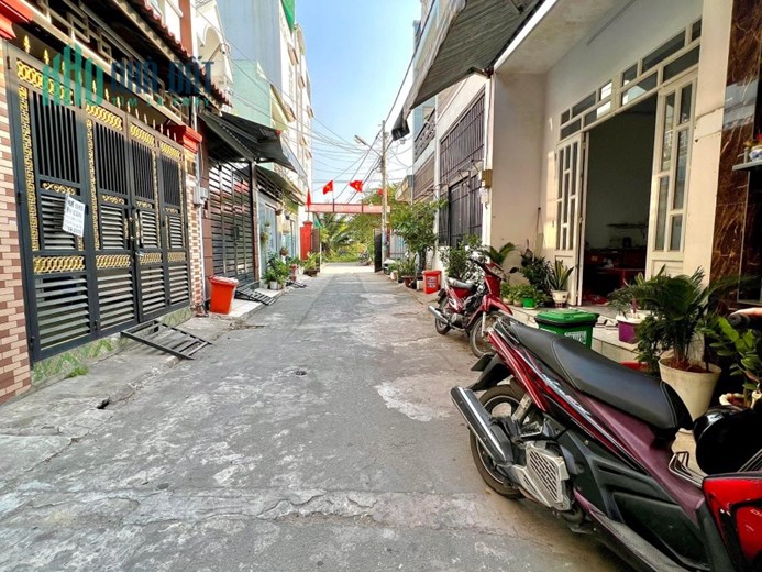ngôi nhà Bình Tân, Mã Lò, 4x13x2T, ngôi nhà Đẹp Hẻm ÔTô, Chỉ 3.6 Tỷ, có giá thấp Nhất