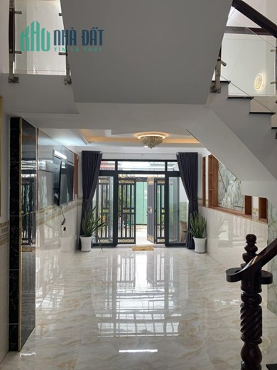 PHỐ LIỀN KỀ - MỚI HIỆN ĐẠI , 69m2, 5 tầng, Giá 6.9 Tỷ, full nội thất