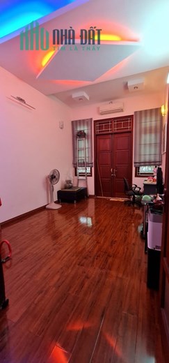 Nhà phố Ngọc Hà 55X5T, ngõ thẳng, ô tô đỗ cửa, gần mặt phố, ở luôn, nhỉnh 9 tỷ.