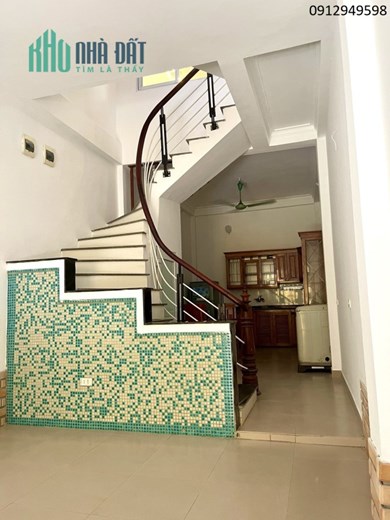Bán Gấp nhà phố Thái Thịnh, 39m 4Tg MT3,6m lô góc, KD  ô tô Chỉ  5 tỷ.