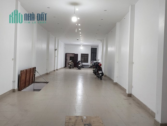 Cho Thuê nhà 4 tầng, 1 hầm, mặt phố Đê La Thành, 135m2, mt5.5m, KD, 100 triệu.
