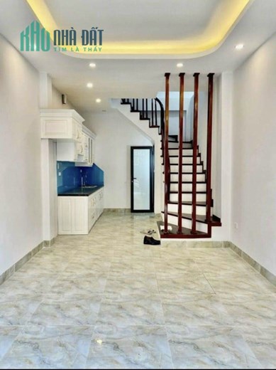 Hàng Hot, Nhà 5 tầng oto đỗ cách 15m, rẻ nhất di trạch, gần các trường học, chợ,