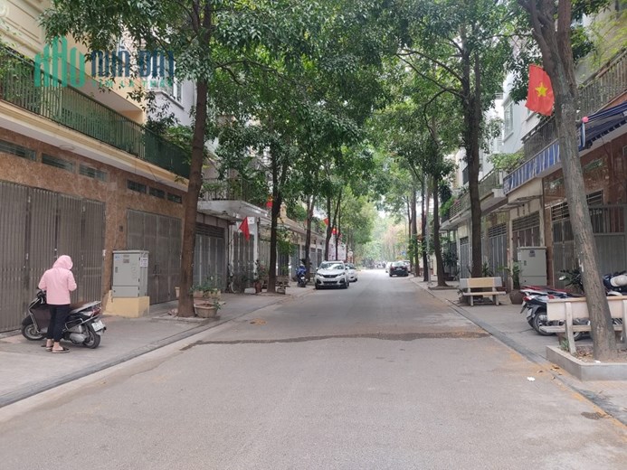 Bán lô đất 95m mặt đường Nguyễn Viết Xuân- Hà Đông  Giá chỉ 15,5 tỷ
 Mặt Tiền 5,5m  , đầu tư  Xây