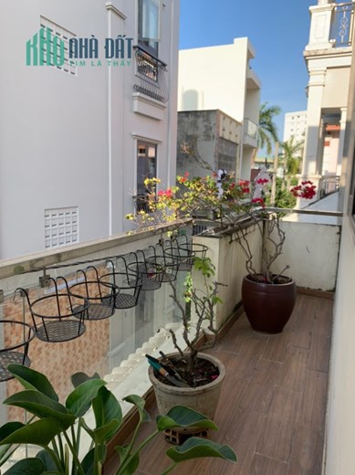 CHÍNH CHỦ CHO THUÊ NHÀ NGUYÊN CĂN HẺM XE HƠI FULL NỘI THẤT .