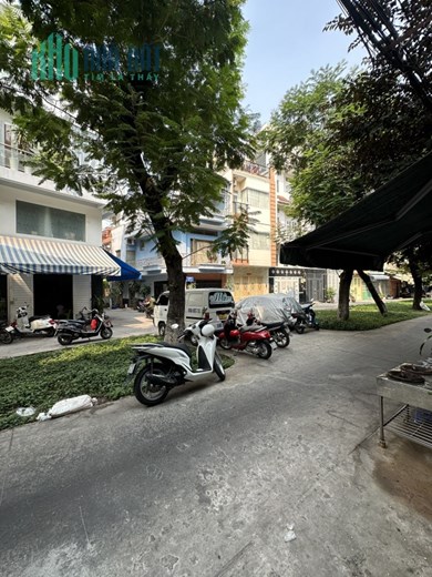 Cần bán căn nhà Đường Số 13, Phường 4, Quận 4, Tp Hồ Chí Minh.