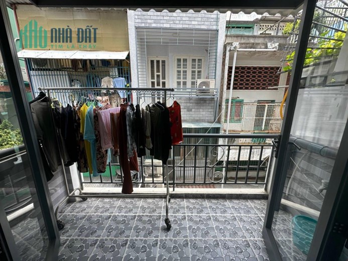 Bán nhà Vị trí đẹp, 3/2 Nguyễn Tiểu La Q10, 30m2 chỉ nhỉnh 6 tỷ.