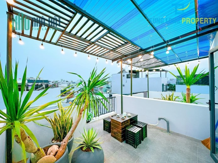 Siêu phẩm 4 tầng Kiệt 3m5 Tiểu La, Hòa Cường Bắc ôtô tải chạy tới nhà thoáng má