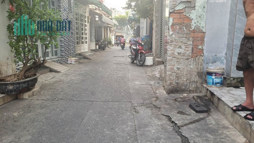 Chủ gửi nhà sẹc ngắn Trần Tấn Tân Sơn Nhì Tân Phú hẻm ô tô 36m2 ,2 tầng Nhỉnh 2 tỷ