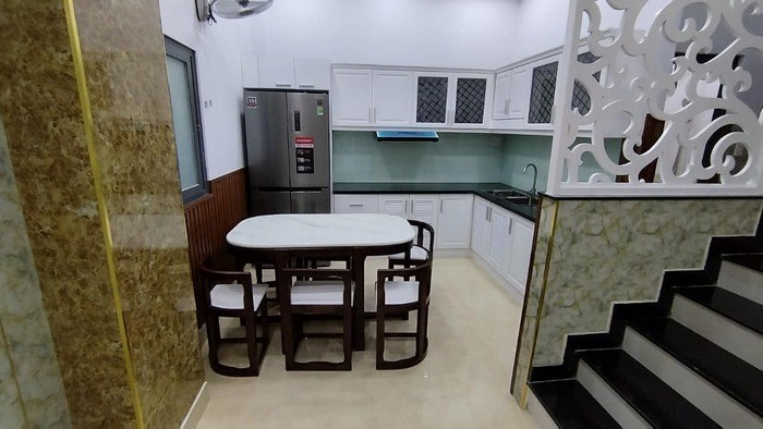 PHỐ LIỀN KỀ - MỚI HIỆN ĐẠI, 50.6 m2, 3 tầng, Giá 5.5 Tỷ, đẹp phong cách tân cổ điển