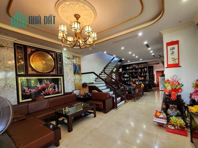 Bán nhà Ngọc Khánh cạnh hồ Giảng Võ. Ô TÔ ĐỖ CỬA. Ngõ rộng mênh mông. MT 5m, 5 ngủ. Bán gấp