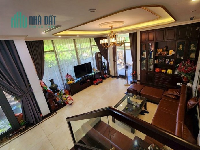 Bán nhà Ngọc Khánh cạnh hồ Giảng Võ. Ô TÔ ĐỖ CỬA. Ngõ rộng mênh mông. MT 5m, 5 ngủ. Bán gấp