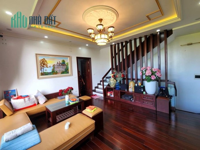 Bán nhà Ngọc Khánh cạnh hồ Giảng Võ. Ô TÔ ĐỖ CỬA. Ngõ rộng mênh mông. MT 5m, 5 ngủ. Bán gấp