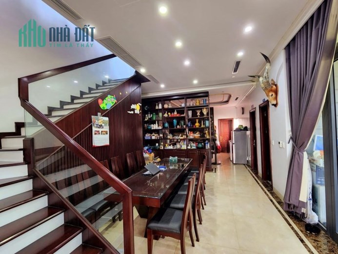 Bán nhà Ngọc Khánh cạnh hồ Giảng Võ. Ô TÔ ĐỖ CỬA. Ngõ rộng mênh mông. MT 5m, 5 ngủ. Bán gấp