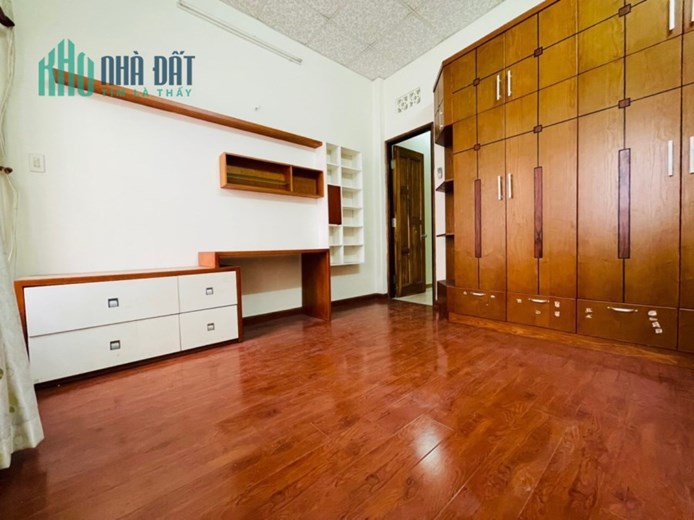 Nhà Thành Thái, Dtsd 65m2, nhà mới vào ở ngay, sổ vuông A4, chỉ 6 tỷ 8. liên hệ 093878533