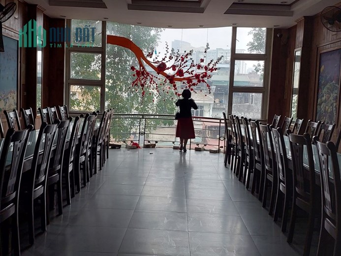 Cho thuê Tòa nhà KD 5 tầng, 200m2, 5t, mt6m, 160 triệu, Đê La Thành.