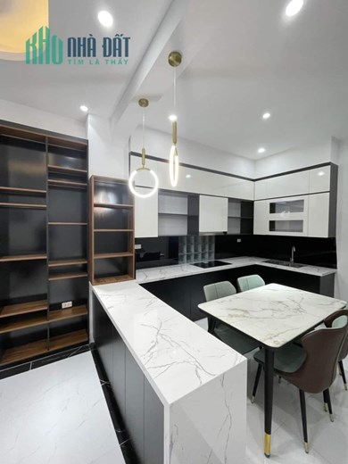 Bán Nhà Bồ Đề, Long Biên Gần Phố Hồng Tiến 35m2, 5T giá 3,7 tỷ (Lô Góc)