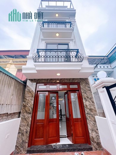 nhà mới 5 tầng 40 m2 XÓM 4 ĐÔNG DƯ  chỉ 2, 5 tỷ