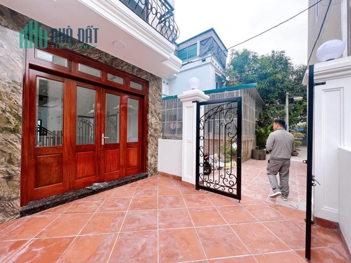 BÁN NHÀ MỚI 4 TẦNG  44 m2  NGUYỄN VĂN LINH ( THẠCH BÀN)  chỉ hơn 3 tỷ