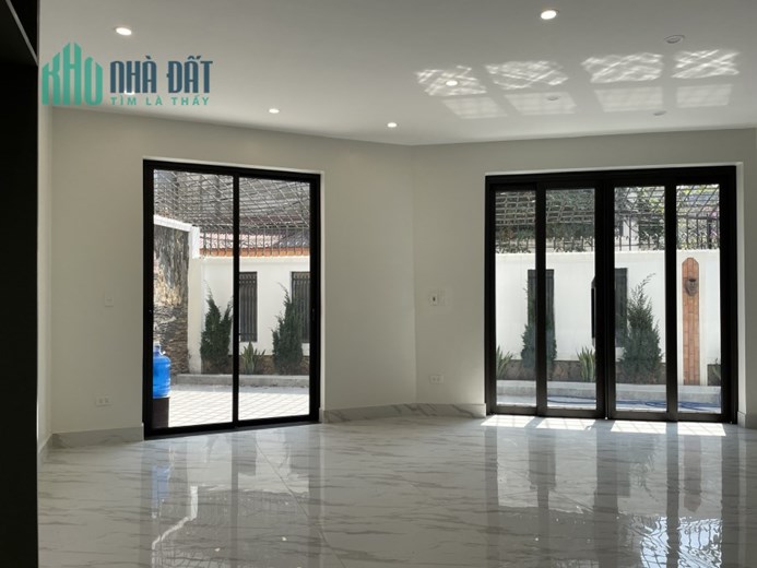 Bán nhà Vip  Ngọc Khánh- Ba Đình  55m  Nhà xây  5 tầng  Mặt Tiền  5.2m  Giá  16.5 tỷ- Ô TÔ vào nhà-