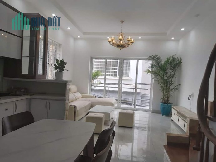 Gấp !!! Bán nhà ngõ 186 Ngọc Thuỵ 40m x 5T, view hồ mát mẻ chỉ 3 tỷ 65