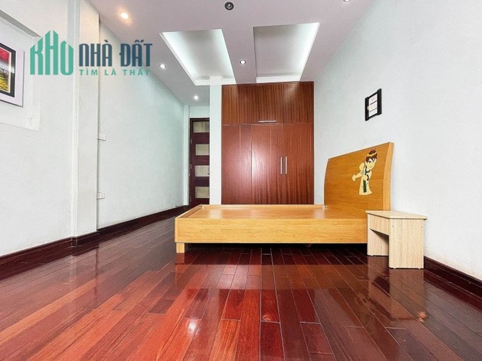 Bán nhà riêng lạc Long Quân, 50m Hồ Tây, 4 tầng đẹp. LH: Địa Thủy Sư Trần Thọ 0906299843
