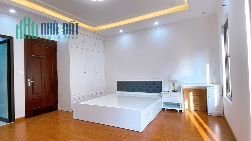 Siêu phẩm 5 tầng mới koong, P Ái Mộ, full nội thất, thang máy, DT 71m2, MT 5m, nhỉnh 10 tỷ