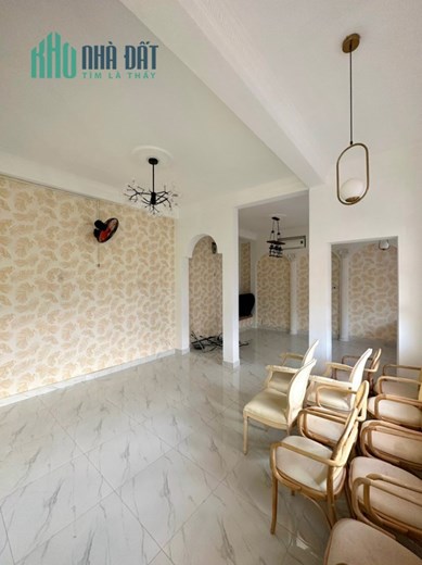 NHÀ 3 LẦU - NẰM KẾ - TRƯỜNG NGÔ QUYỀN

 NẰM NGAY -  TUYẾN PHỐ - ẨM THỰC
             
 (Nhà DT &