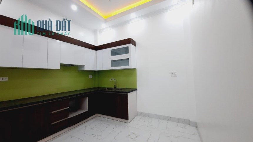 Bán nhà Phạm Văn Đồng, Bắc Từ Liêm. DT 37m2, 5 tầng, giá 5.1 tỷ. Phương