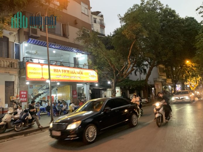 Mặt phố Đường Láng Đống Đa, vỉa hè, mặt tiền rộng, Kinh doanh : Nhà Hàng, Bia, Quán Bia. Gara ô tô,