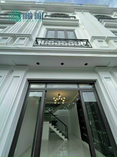 Nhà ở rất có lộc nay chuyển vào Vin nên cần chuyển nhượng lại căn nhà tại Bùi Tự Nhiên, Đông Hải 1,