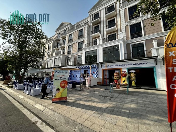 Cần cho thuê nhà mặt tiền NXLP Vinhomes Grand Park 600m2 giá rẻ duy nhất trong 24 căn