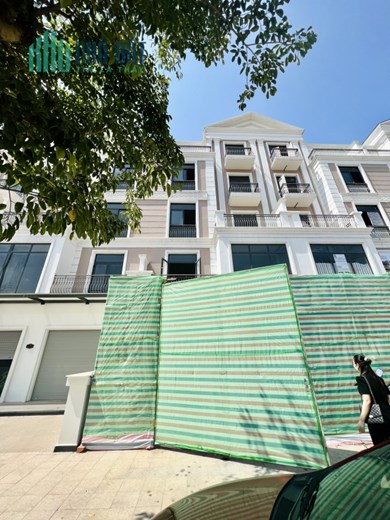 Cần cho thuê nhà mặt tiền NXLP Vinhomes Grand Park 600m2 giá rẻ duy nhất trong 24 căn