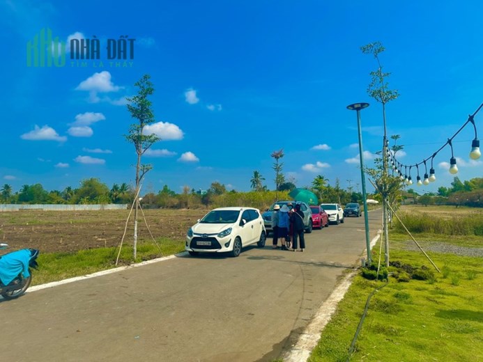 Biệt thự ngã 3 cao tốc Dầu Giây ,cạnh công viên ,suối mát 2.8 tỷ ,sổ riêng,thổ.