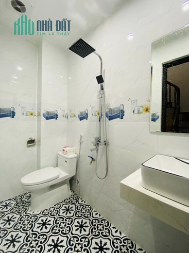 Bán nhà ngõ 136 Phố Trung Liệt ô tô vào nhà. Diện tích 40m2, 4 tầng, mặt tiền 4m, giá nhỉnh 9 tỷ.