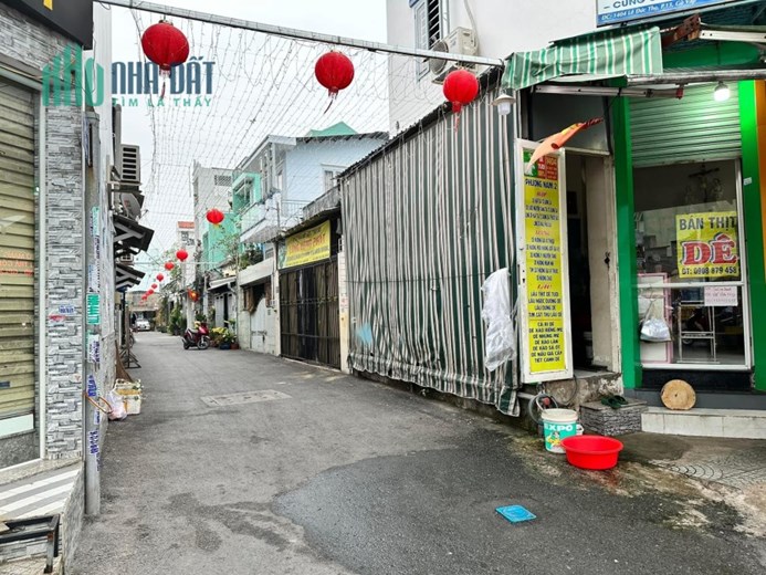 Gần mặt tiền đường /1 Lê ĐỨC Thọ gò vấp
dt: 4,5*20
Giá: 7,5 tỷ thương lượng
Ưu điểm: gần trường,