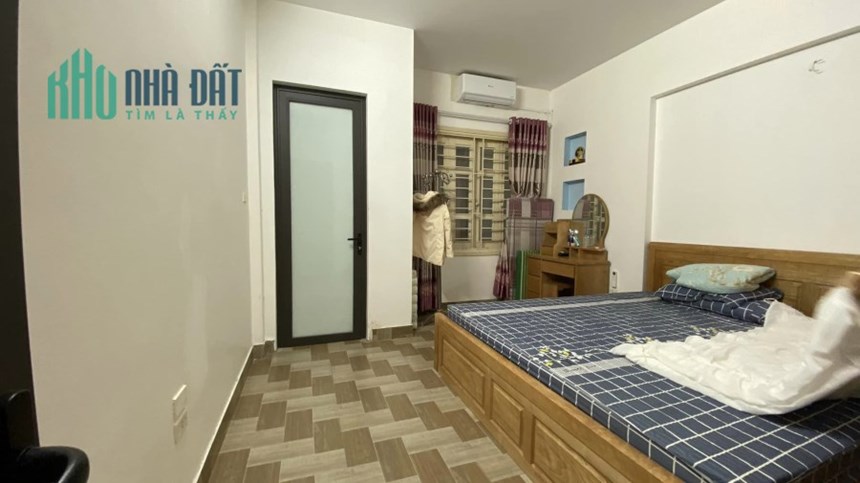 Bán căn nhà mặt ngõ Đường Láng 46m2 x5 tầng, kinh doanh sầm uất 8.15 tỷ