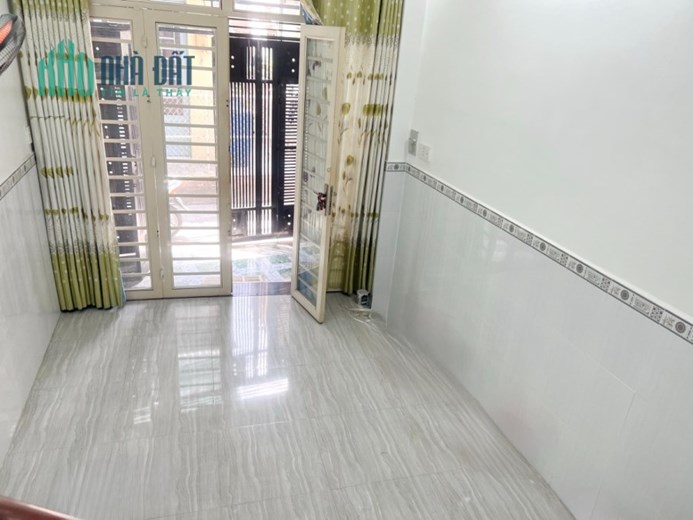 Nhà thuê 3 tầng gần MT Phạm Thế Hiển p4 q8 giá 12tr