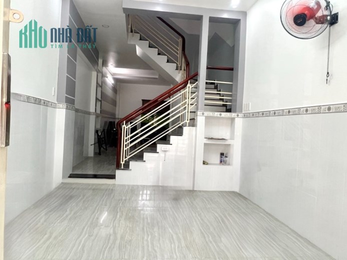 Nhà thuê 3 tầng gần MT Phạm Thế Hiển p4 q8 giá 12tr