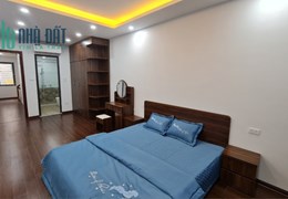 Bán khách sạn Lâm Du, Bồ Đề, 100m2, 7 tầng, thang máy, gara ô tô, doanh thu 200 triệu, 17 tỷ