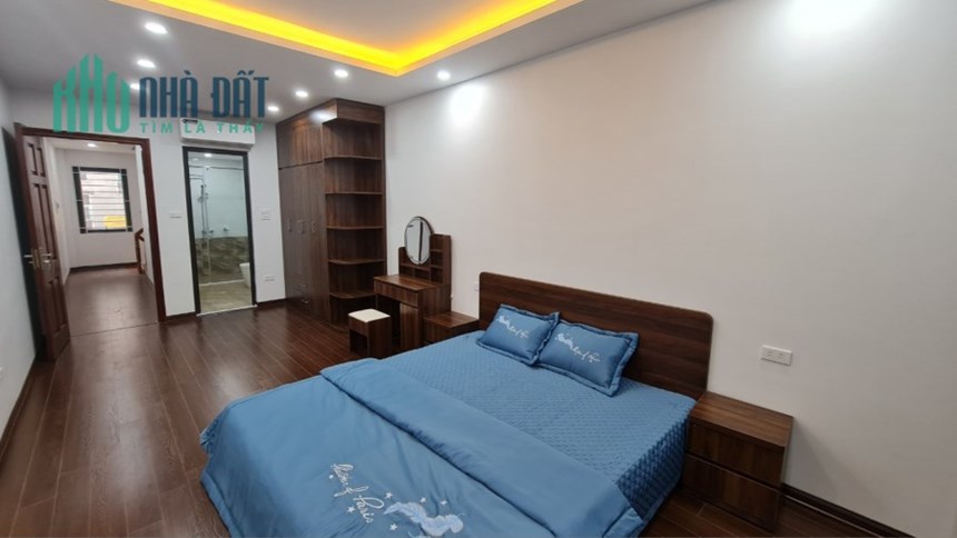 Bán khách sạn Lâm Du, Bồ Đề, 100m2, 7 tầng, thang máy, gara ô tô, doanh thu 200 triệu, 17 tỷ