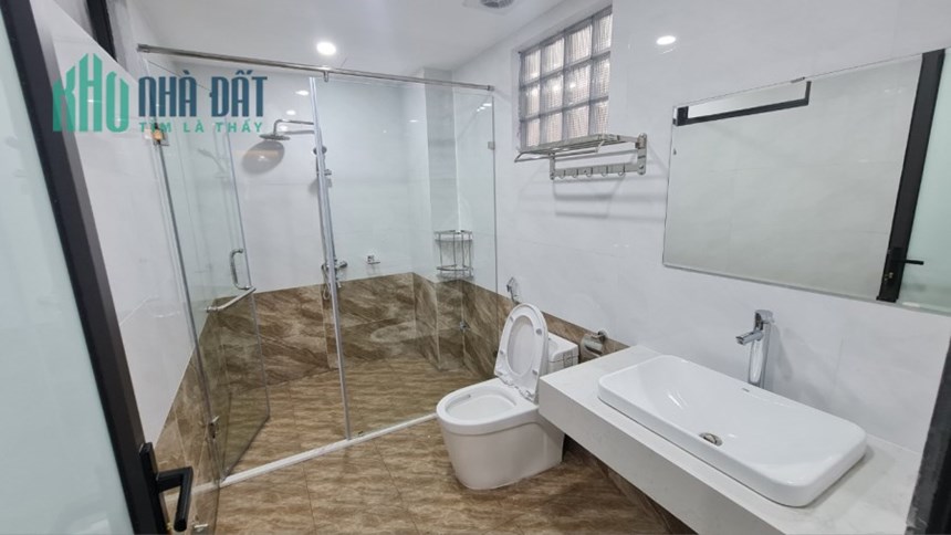 Bán khách sạn Lâm Du, Bồ Đề, 100m2, 7 tầng, thang máy, gara ô tô, doanh thu 200 triệu, 17 tỷ