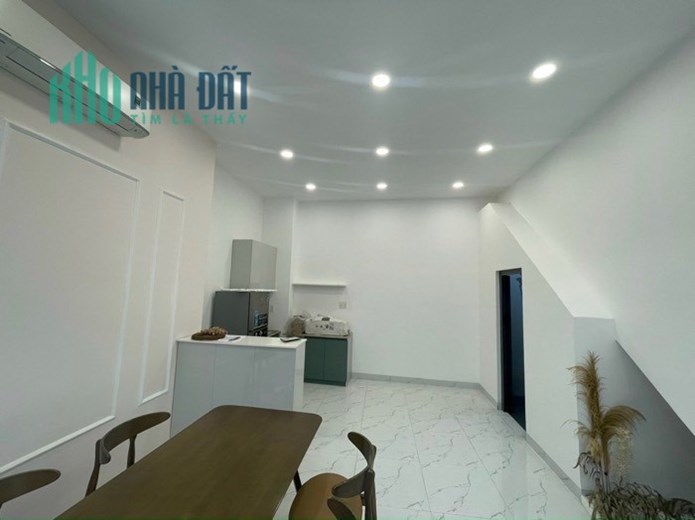 Nhà hẽm 5m, Đường 3 Tháng 2 Q10, 32m2 sát mặt tiền nhỉnh 7 tỷ.
