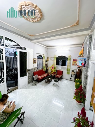 Bán nhà Hẻm  Xe hơi ngũ trong nhà 
Ngang 6.2 x 6.5 m- 2 tấm dưới 5 tý Nguyễn Khoái Q4