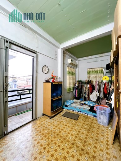 Bán nhà Hẻm  Xe hơi ngũ trong nhà 
Ngang 6.2 x 6.5 m- 2 tấm dưới 5 tý Nguyễn Khoái Q4