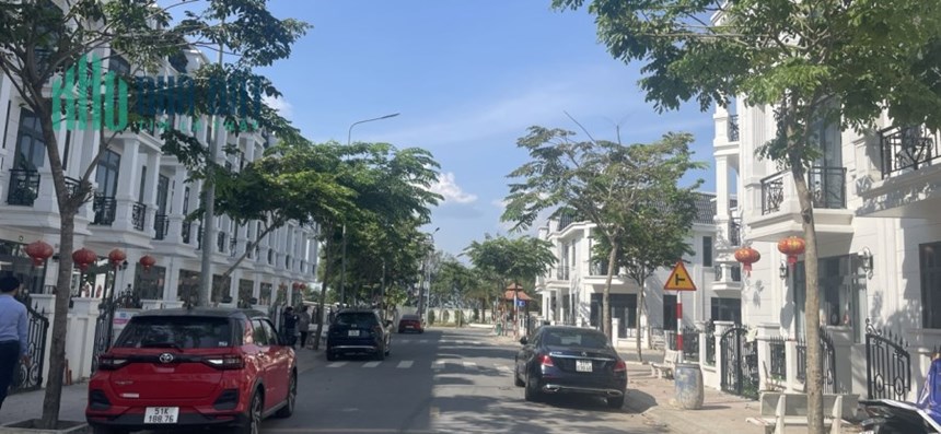 Bán nhà 3 lầu đã có sổ hồng,Thành Phố Tân Uyên Bình Dương công chứng,giao nhà ngay giá rẻ