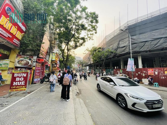Bán tòa nhà văn phòng 9 tầng mặt phố Chùa Láng, View hồ, Kinh doanh, 190m2, MT 7,5m, 94 tỷ