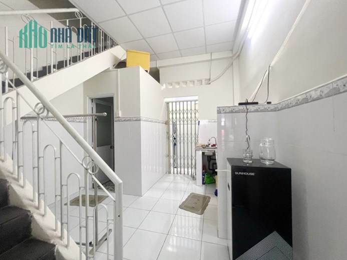 Nhà mới cho thuê sát MT Phạm Hùng P4Q8 giá 17tr